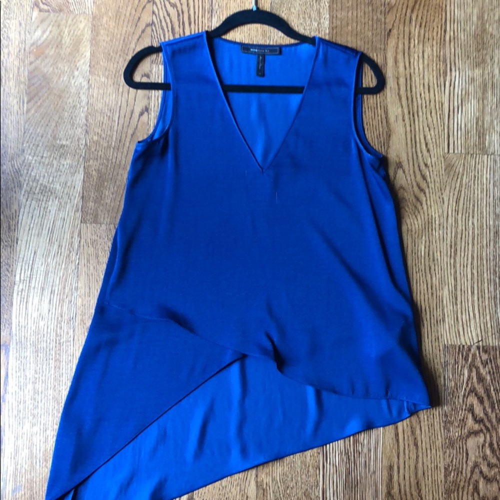 BCBG MAXAZRIA blue v neck asymmetrical blouse